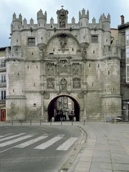 Arco de Santa Maria, autrefois partie des murs de la ville