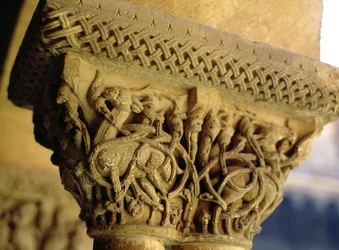 Chapiteau sculpté du côté ouest du cloître