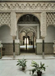 Patio de las Muñecas, 12e-14e siècle