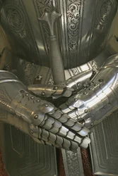 Armure et épée espagnoles en acier