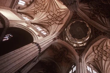 Vue du plafond à la croisée du transept