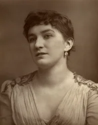 Nelly Bromley, actrice et chanteuse britannique, 1882