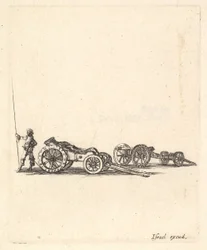 Un mortier et un canon, tous deux montés sur des chariots, un soldat vu de dos