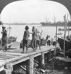 Embarcadère sur le fleuve Irawaddy, Rangoon, Birmanie, 1908