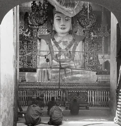 Bouddha en marbre dans une pagode, Mandalay, Birmanie, 1908