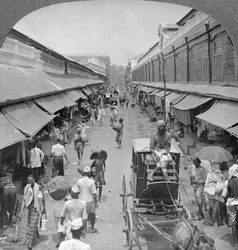 Une des principales rues du marché indigène, Rangoon, Birmanie