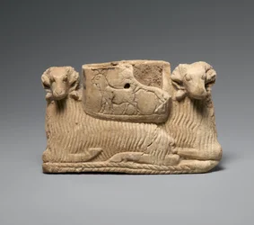 Vase soutenu par deux béliers, vers 2600-2500 av. J.-C.