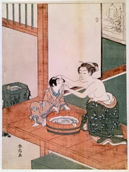 Une mère nue lavant son enfant au Japon près d