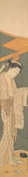 Femme en robe de nuit lisant une lettre