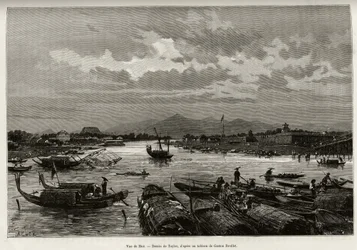 Vue de Hué (Vietnam), avec description de la navigation sur la rivière Song Huong et la pagode Thien Mu, derrière les murs d