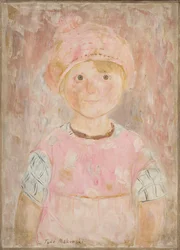 Une petite fille en robe rose et avec un bonnet