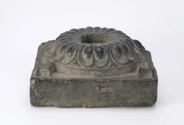 Piédestal de lotus bouddhiste