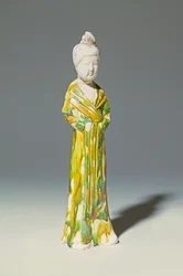 Figure en poterie pâle sancai d
