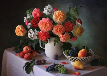 Roses de jardin et fruits