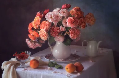 Pêches et roses de jardin