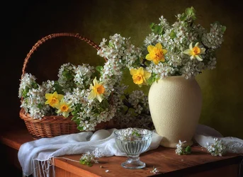 Nature morte aux fleurs printanières