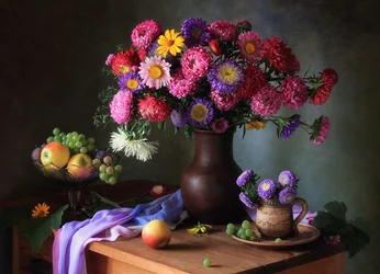 Nature morte aux asters aux couleurs vives