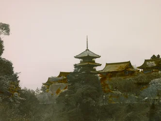 Vue du temple Kiyomizu-Dera, Kyoto, vers 1900 - 1915 (photographie)