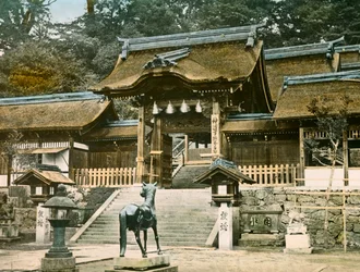 Vue du temple shintoïste Suwa- Jinja ( osawa ) à Nagasaki, vers 1900 - 1915 (photographie)
