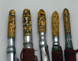 Poignées de couteaux et d