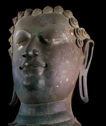 Tête géante de Bouddha, style Lanna