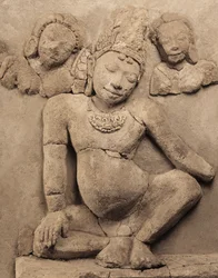 Relief, de Chedi Chula Pathom, école de Davaravati