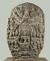 Stèles avec Bouddha et divinités adorantes, période de Davaravati