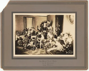 Impression photographique des arrangements floraux funéraires pour Samuel M. Jackson Jr.