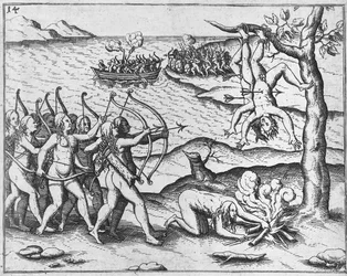 Des femmes amazoniennes attaquent des hommes suspendus à des arbres (gravure sur bois)