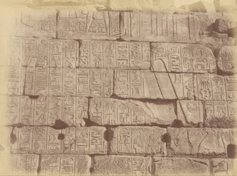 Vue rapprochée des inscriptions hiéroglyphiques et sculptures (Liste des nations vaincues), Karnak