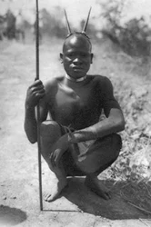 Un garçon avec des cornes, Abercorn à Tukuyu, Tanganyika, 1925-1927