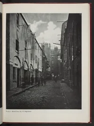 Broad Close, No. 167 High Street, extrait de Old Closes and Streets of Glasgow (anciens clos et rues de Glasgow)