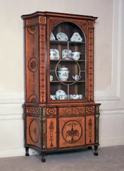 Un des deux cabinets, commandé par le 1er vicomte Melbourne pour Melbourne House, Piccadilly (maintenant Albany), c.1773