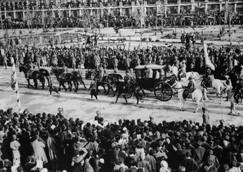 Procession de couronnement, Téhéran, 1926