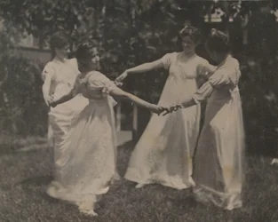 Susan Hannah Macdowell, fille non identifiée, Elizabeth Macdowell, et peut-être Mary Macdowell, vers 1