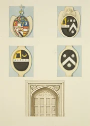 Armoiries et écoinçons au-dessus de la porte de la maison du sacristain à Whitson Court