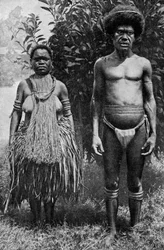 Deuil pour les morts montré par des colliers de chanvre, Nouvelle-Guinée, 1922