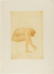 Femme assise se séchant les pieds