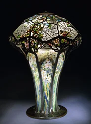 Une lampe de table en verre plombé « Toile d