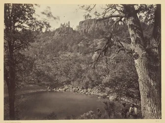 Vue sur le lac Apache, Sierra Blanca Range, Arizona