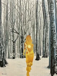Femme dorée dans une forêt hivernale
