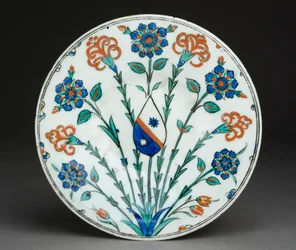 Plat avec blason européen, Iznik, turc, vers 1570