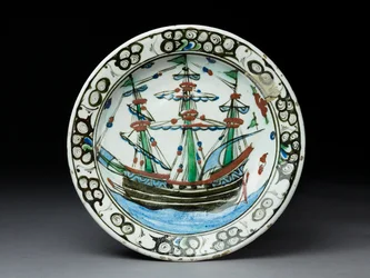 Plat en pâte de pierre avec décoration sous glaçure, Iznik, vers 1620-30