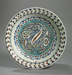 Assiette en pâte de pierre, Iznik, Turquie