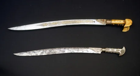 Le yatagan, sabre turc qui a donné leur forme aux baïonnettes. XIXe siècle.