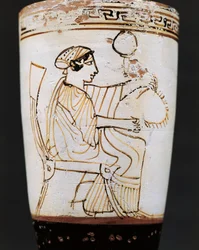 Lécythe, flacon à huile attribué au Peintre de Tymbos représentant une femme tissant une couronne, 5ème siècle avant J.-C.