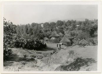 Village éthiopien aux maisons circulaires à toit de chaume, Axum, Éthiopie, photographie d