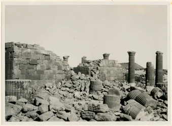 Grande enceinte, vue des murs et des colonnes du Grand Temple, Musawwarat es Sufra, Soudan, photographie d
