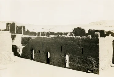 Logement dans les terrasses inférieures du monastère de Saint-Siméon, Assouan, Égypte, photographie d