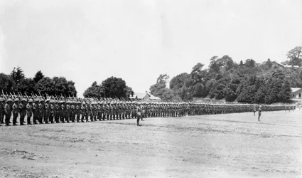 5ème bataillon du régiment East Surrey en parade, Chakrata, 1917